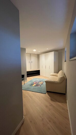 صورة غير مصنفة، 2 من 17، زرّ