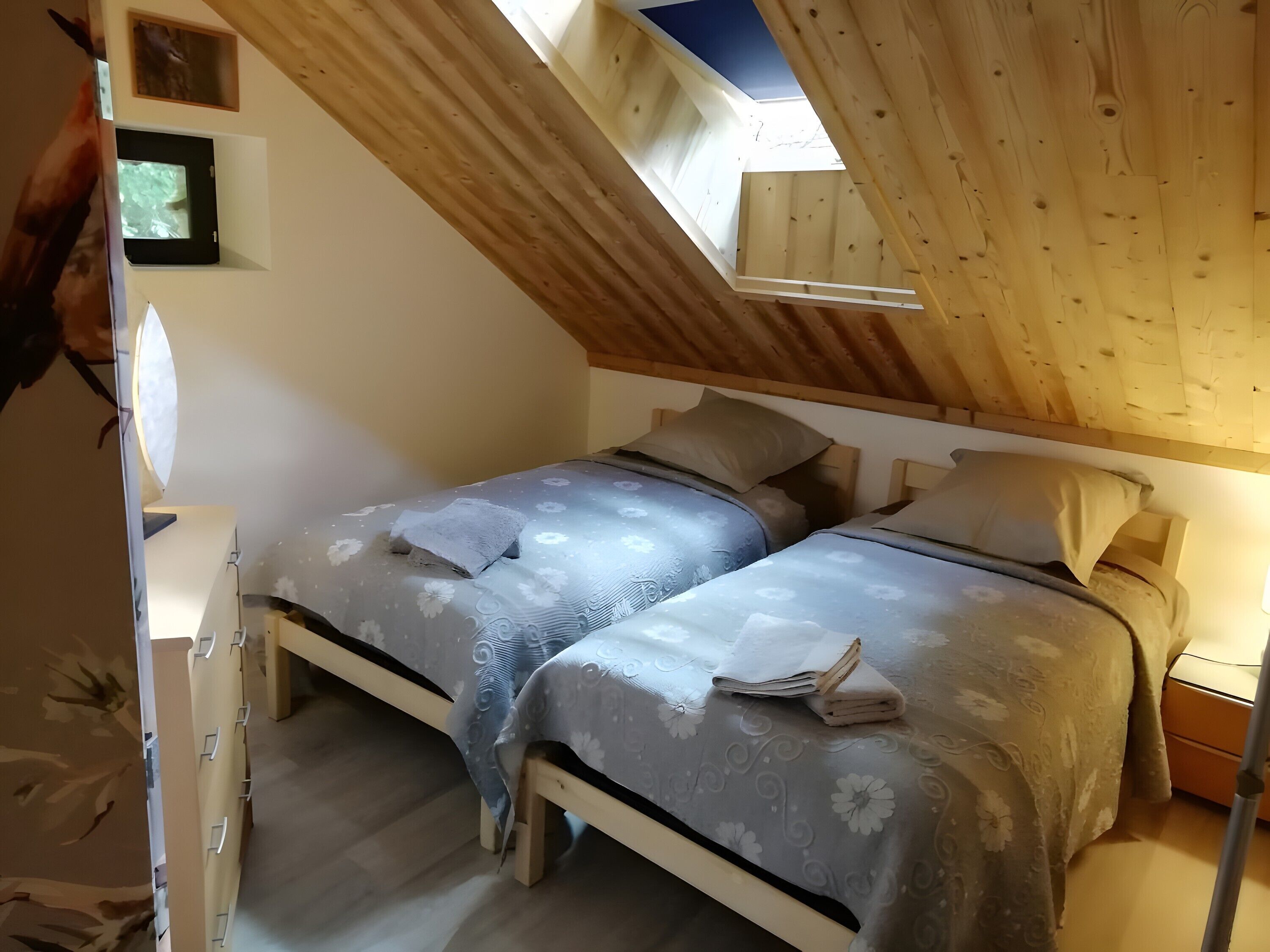 1 slaapkamer, een strijkplank/strijkijzer, wifi, beddengoed