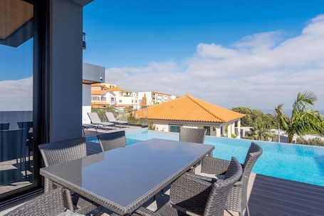 Restaurante al aire libre. Robbie's Place by Holiday Rental Madeira