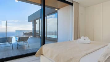 Blackout drapes, iron/ironing board, free WiFi