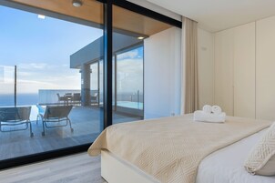 Cortinas opacas, tabla de planchar con plancha, wifi gratis