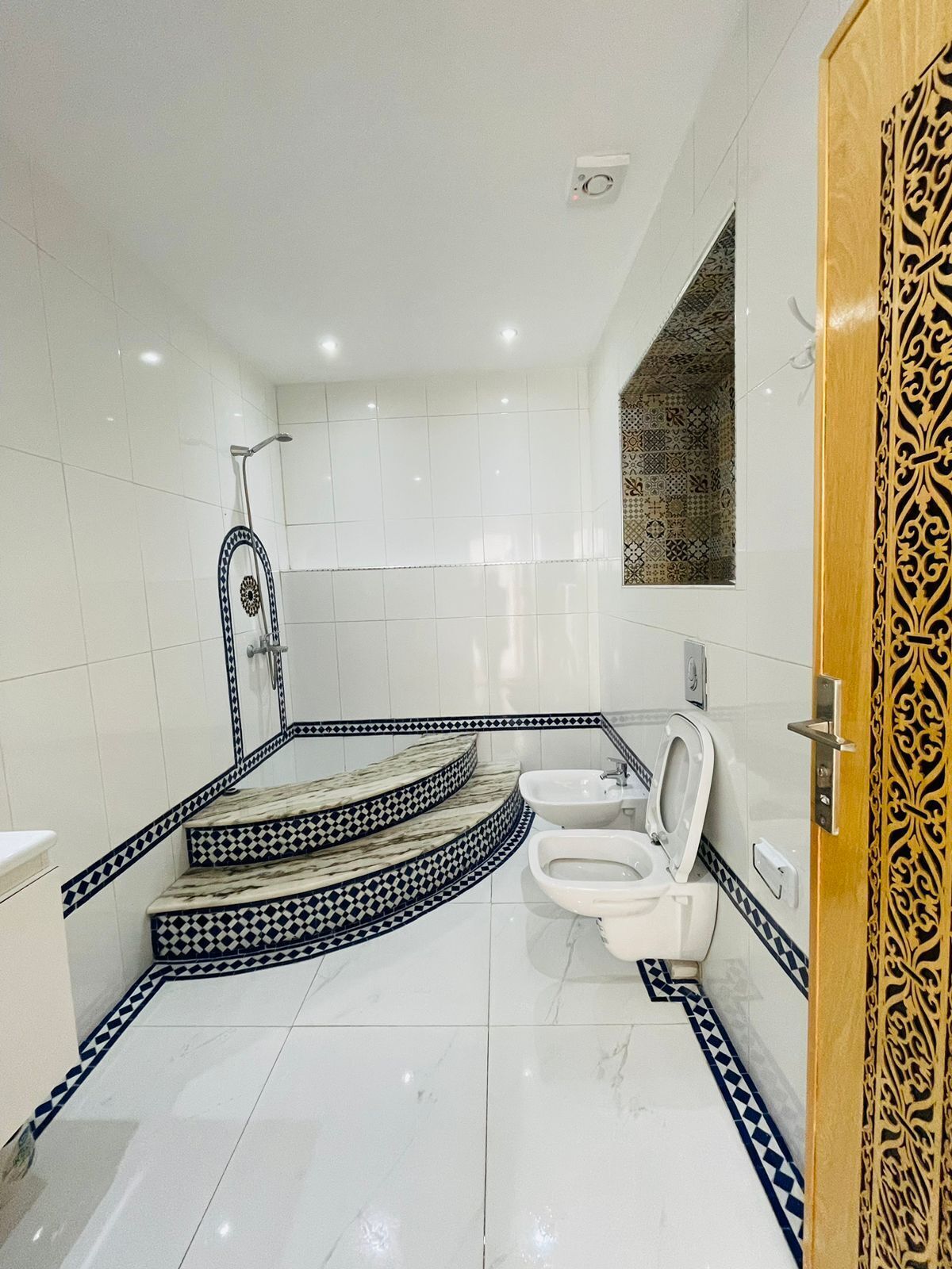 Shower, bidet, towels, soap