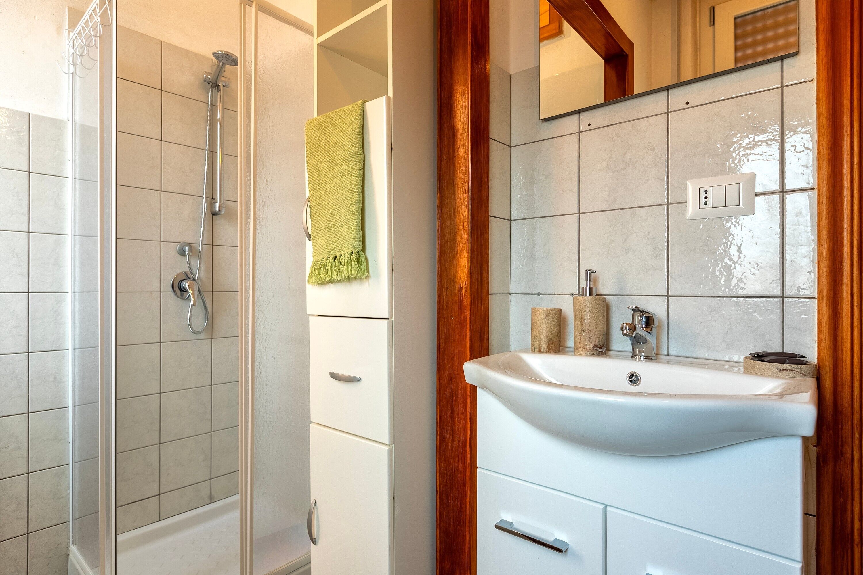 Dusche, Haartrockner, Handtücher