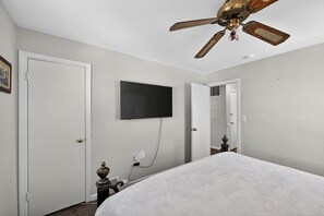 5 bedrooms, WiFi, bed sheets