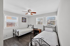 5 bedrooms, WiFi, bed sheets