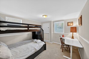5 bedrooms, WiFi, bed sheets
