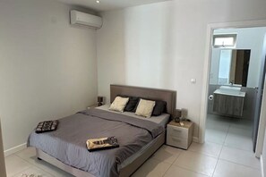 2 bedrooms, WiFi - Luxury 2-Bedroom Retreat with Pool & Jacuzzi – Steps from Pereybere Beach (Grand Baie)