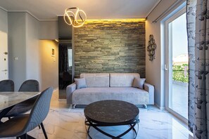 TV - Kalamata Coastal Nest, Modern Seaside Escape (Kalamata)