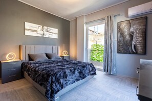 1 bedroom, travel cot, WiFi, bed sheets - Kalamata Coastal Nest, Modern Seaside Escape (Kalamata)