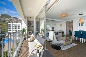 Terrace/patio - Premium apartment panoramic seaview |AtlanticFrame (Câmara De Lobos)