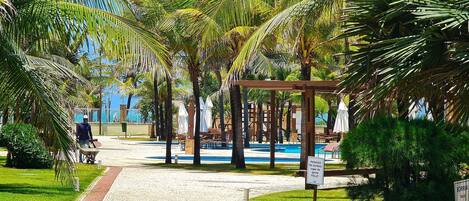 基本公寓 | 泳池