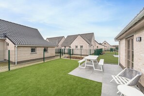 Outdoor dining - 2 bedroom accommodation in Oostduinkerke (Oostduinkerke)