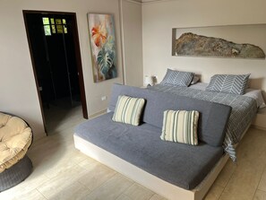 Unclassified image, 4 of 22, button