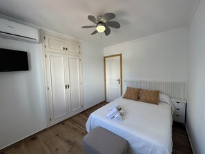 2 Schlafzimmer, Zimmersafe, Bügeleisen/Bügelbrett, Reisekinderbett