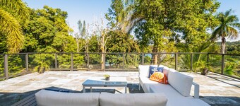 Peaceful lake front retreat with 5 bedrooms in beautiful San Sebastián