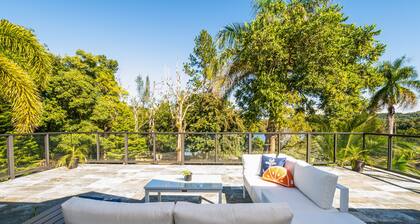 Peaceful lake front retreat with 5 bedrooms in beautiful San Sebastián