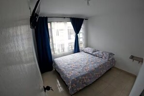 5 bedrooms, desk, free WiFi, bed sheets - Bacatá Housing (Bogotá)