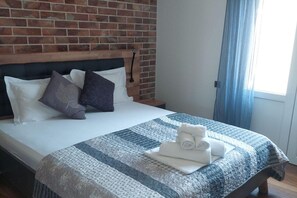 3 habitaciones y tabla de planchar con plancha 