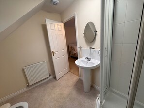 Combined shower/bathtub, deep-soaking bathtub, towels