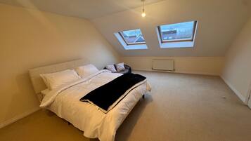 4 phòng ngủ, truy cập Internet không dây miễn phí, bộ trải giường