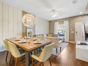 Dining - West Lucaya Village - 6 miles to Walt Disney World (Kissimmee)