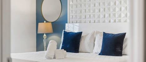 3 Schlafzimmer, Schreibtisch, Bügeleisen/Bügelbrett, Reisekinderbett