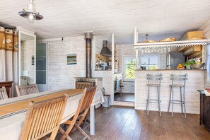 Dining - Villa 'Cap Ferret' with Shared Terrace, Private Garden, and Wi-Fi (Lège-Cap-Ferret)
