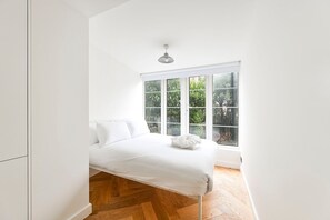 1 habitación, tabla de planchar con plancha, internet y ropa de cama 
