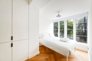 1 bedroom, iron/ironing board, Internet, bed sheets - GuestReady - Charming Modern Retreat in Angel (London)