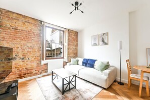 TV - GuestReady - Charming Modern Retreat in Angel (London)