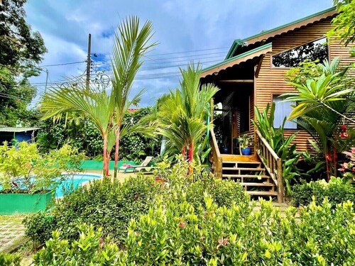 Tropical Cabin • 10 Min to Beach & Park
