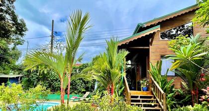 Tropical Cabin • 10 Min to Beach & Park