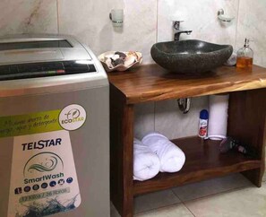 Unclassified image, 5 of 48, button