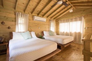 1 slaapkamer, een strijkplank/strijkijzer, reisbedje, wifi