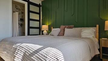 3 bedrooms, desk, iron/ironing board, free WiFi