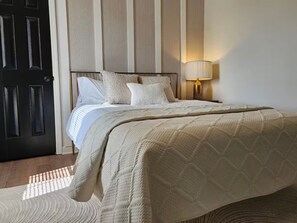3 habitaciones, escritorio, tabla de planchar con plancha y wifi gratis 