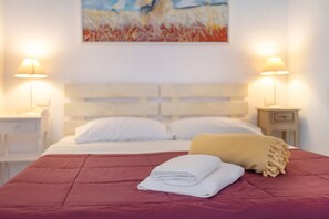 1 bedroom, WiFi, bed sheets - Room 'Bianca' with Mountain View, Wi-Fi and Air Conditioning (Pignoi San Rocco)