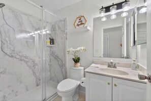 Bruser, håndklæder, Sæbe, Toiletpapir