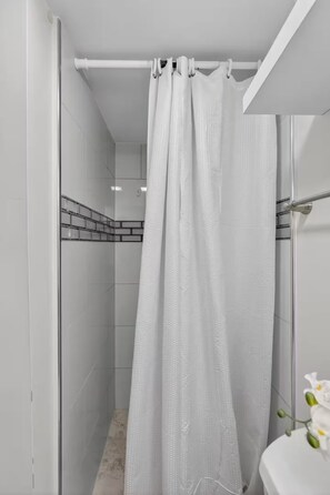 Shower, towels, soap, toilet paper - Bright Home w/ Patio + Fenced Yard - Sleeps 8 (Galloway)