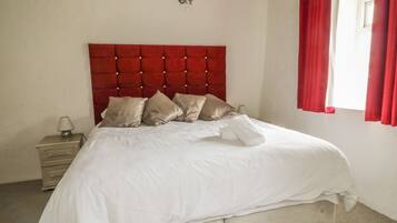 1 Schlafzimmer, individuell dekoriert, individuell eingerichtet