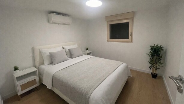 2 室のベッドルーム、アイロン / アイロン台、WiFi、ベッドシーツ