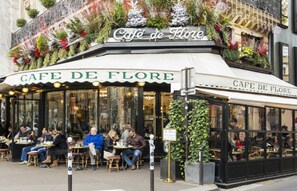 A cafe named Cafe de Flore with outdoor seating and a covered area. - A TRULY LUXURIOUS LIVING SPACE DESIGNED BY RENOWNED ARCHITECTS– SAINT GERMAIN (Paris)