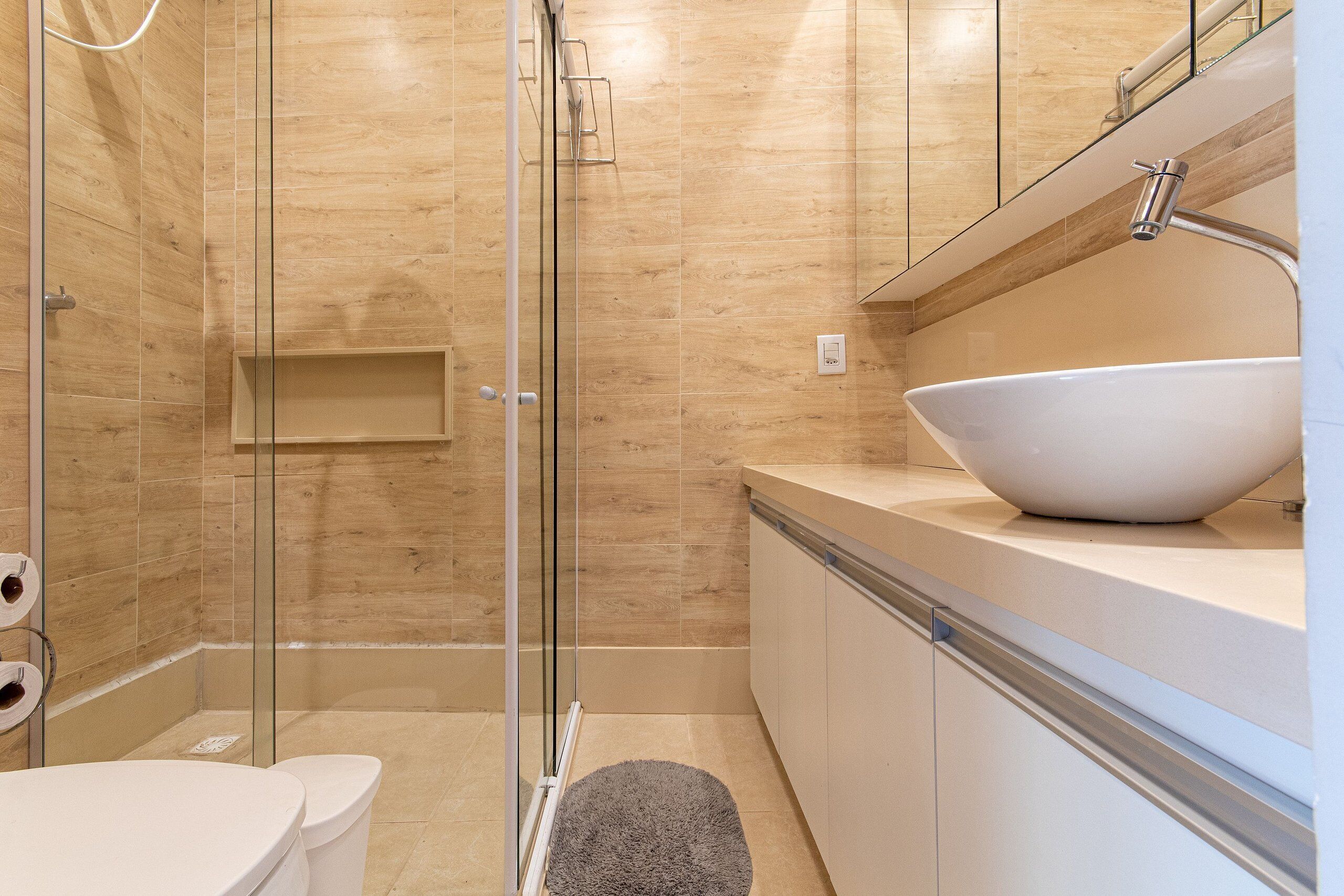 Basic Apartment | Bathroom