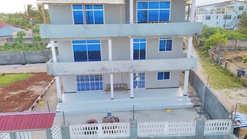 Apartment, 2 Bedrooms, Balcony, Ocean View | Front of property