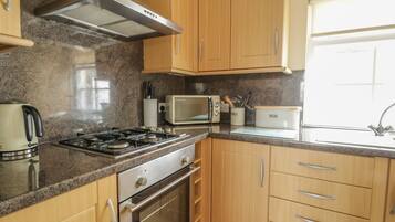 Batterie de cuisine, vaisselle et ustensiles