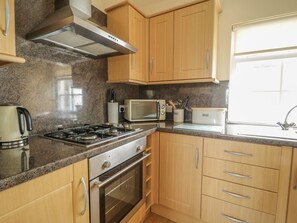 เครื่องครัว/จาน/ช้อนส้อม