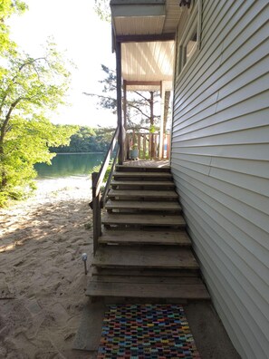 Property grounds - Peaceful Waterfront Cottage with Pond Views (Sandwich)