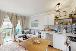 Interior - Centrally located, cozy condo with shared pool & hot tub - steps to sand (Galveston)