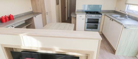 Batterie de cuisine, vaisselle et ustensiles