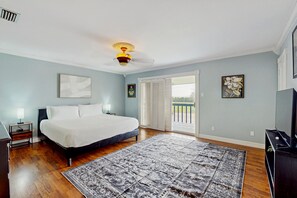 4 habitaciones, tabla de planchar con plancha, internet y ropa de cama 